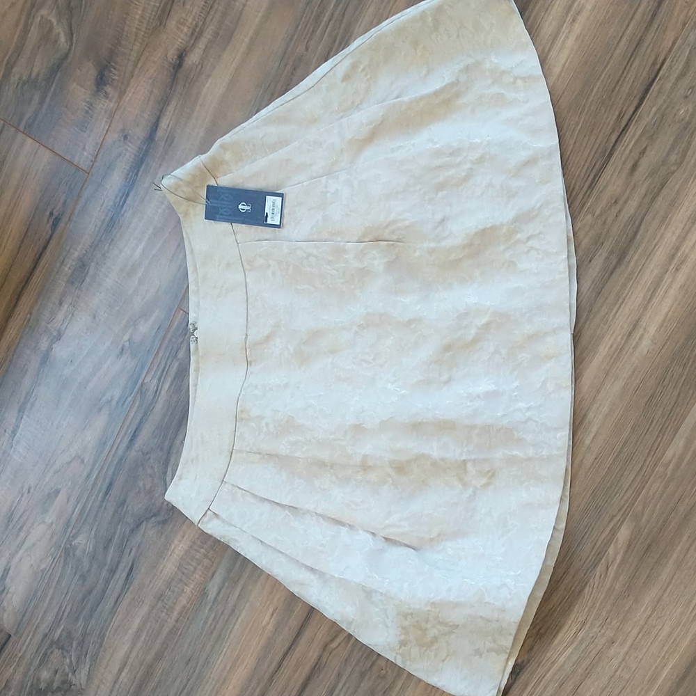 Beautiful gold and taupe Jennifer Lopez skirt size 12